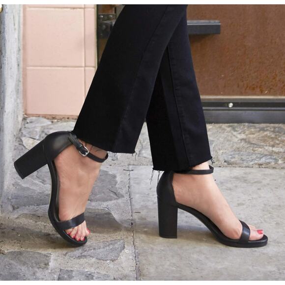 Stuart Weitzman Nearlynude Black Patent Leather Heels 10 - Picture 2 of 8